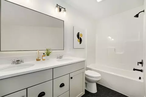 Bath - 10883 Verdant Dr, Allendale, MI 49401 photo 2 of 5