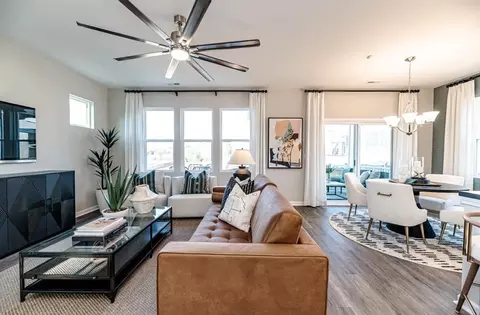 Living - 502 Midsummer St, Aberdeen, NC 28315 photo 1 of 3