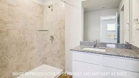 Bath - 2006 Alameda St, Temple, TX 76501 photo 2 of 3
