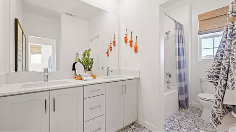 Bath - 126 Page Pl, Ramona, CA 92065 photo 3 of 4