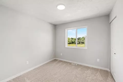 Bedroom - 13875 Kaleidoscope Dr, Dewitt, MI 48820 photo 4 of 11
