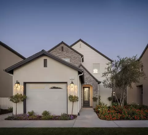 Exterior - 2895 Ruby Port St, Tulare, CA 93274 photo 8 of 10