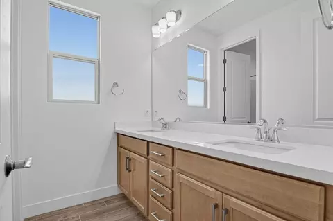 Bath - 1950 E Duane Ln, Phoenix, AZ 85085 photo 3 of 6