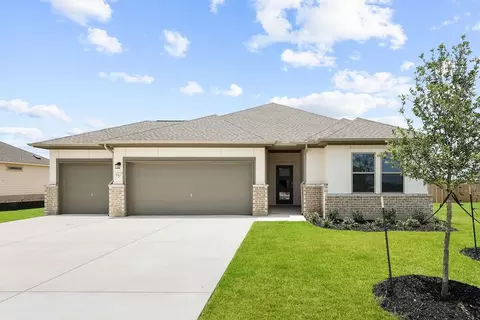 17427 Yellow Pine Dr, Elmendorf, TX 78112