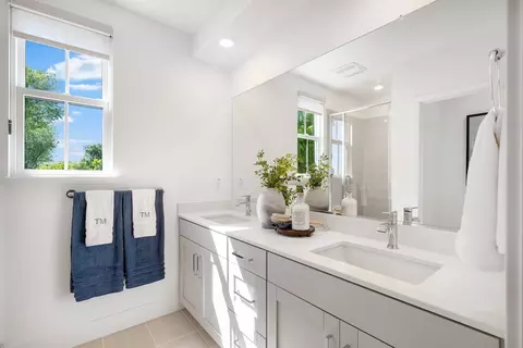 Bath - 2112 Latham St, Mountain View, CA 94040 photo 3 of 10