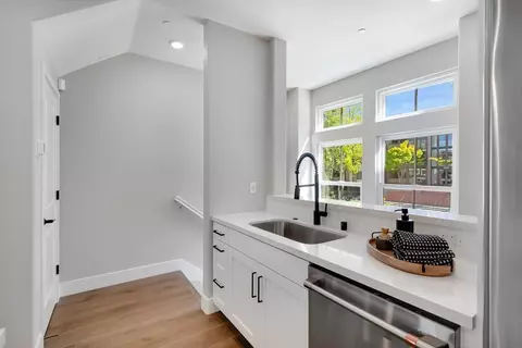 Kitchen - 2112 Latham St, Mountain View, CA 94040 photo 5 of 26