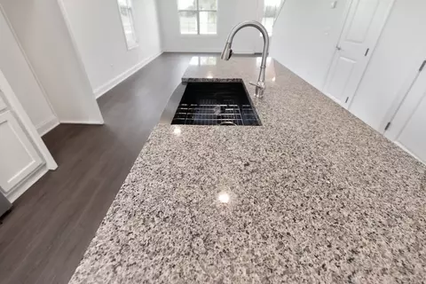 Kitchen - 370 Kempton Ln, Dalton, GA 30721 photo 5 of 6