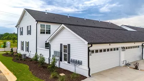 Exterior - 370 Kempton Ln, Dalton, GA 30721 photo 5 of 8