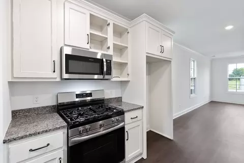 Kitchen - 370 Kempton Ln, Dalton, GA 30721 photo 4 of 6