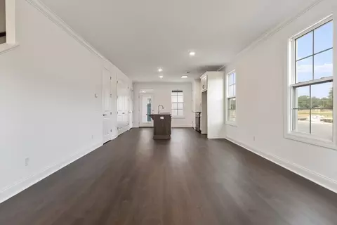Living - 370 Kempton Ln, Dalton, GA 30721 photo 2 of 4