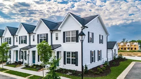 370 Kempton Ln, Dalton, GA 30721