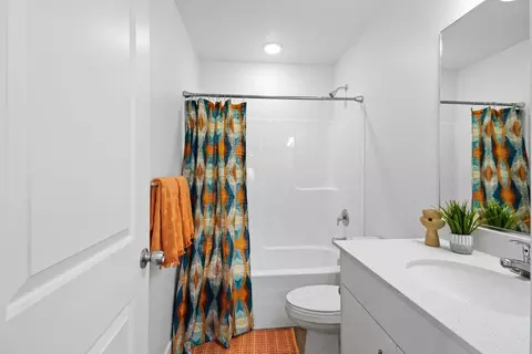 Bath - 1367 S Calpac Ave, Spanish Fork, UT 84660 photo 3 of 3