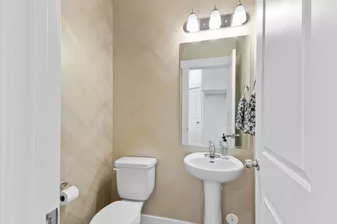Bath - 1367 S Calpac Ave, Spanish Fork, UT 84660 photo 2 of 3