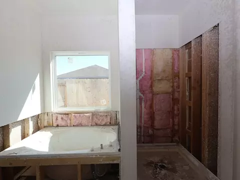 Bath - 677 Falling Cave Dr, Willis, TX 77378 photo 2 of 2