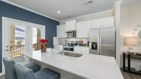 318 Laurel Ln, Hapeville, GA 30354