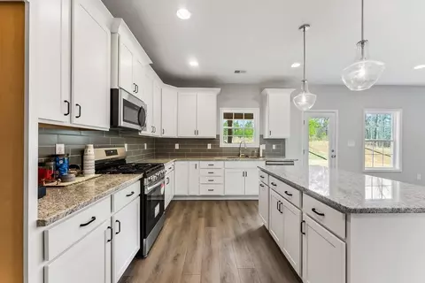 Kitchen - 102 Beaver Creek Way, Lagrange, GA 30241 photo 4 of 5