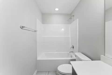 Bath - 102 Beaver Creek Way, Lagrange, GA 30241 photo 2 of 5