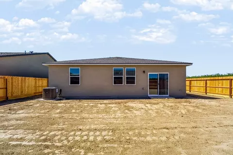 Exterior - 628 Riley Ave, Chowchilla, CA 93610 photo 5 of 9