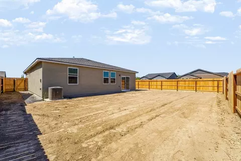 Exterior - 628 Riley Ave, Chowchilla, CA 93610 photo 6 of 9