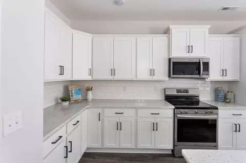 Kitchen - Edens Lane, Hampstead, NC 28443 photo 1 of 4