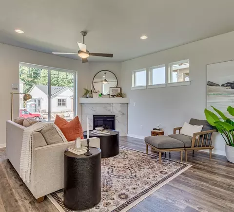 Living - 60931 SE Ambassador Dr, Bend, OR 97702 photo 1 of 2