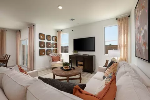 Living - 588 Burnett Ave, Chowchilla, CA 93610 photo 1 of 3