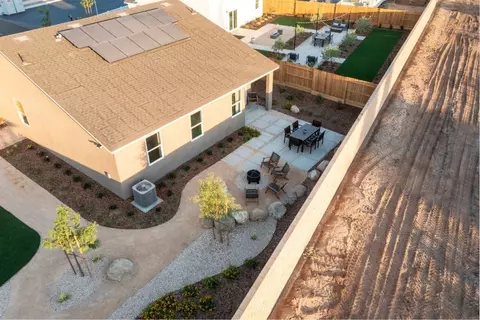 Exterior - 588 Burnett Ave, Chowchilla, CA 93610 photo 5 of 33