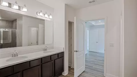 Bath - 14055 Spring Hill Dr, Spring Hill, FL 34609 photo 1 of 5