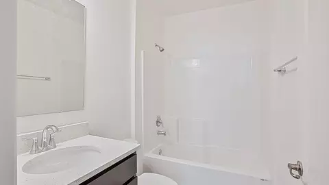 Bath - 14055 Spring Hill Dr, Spring Hill, FL 34609 photo 4 of 5