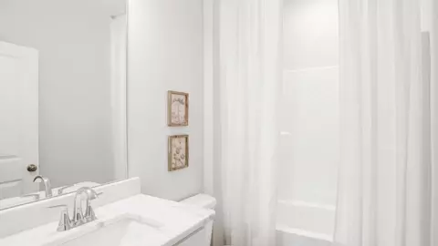 Bath - 14055 Spring Hill Dr, Spring Hill, FL 34609 photo 9 of 10