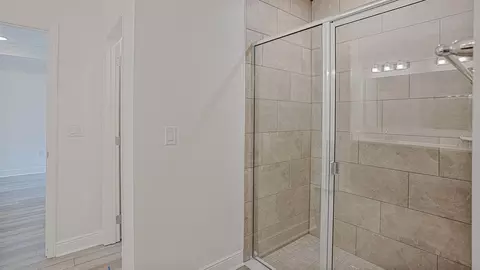 Bath - 14055 Spring Hill Dr, Spring Hill, FL 34609 photo 3 of 5