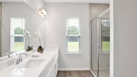 Bath - 14055 Spring Hill Dr, Spring Hill, FL 34609 photo 8 of 10