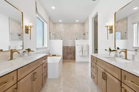 Bath - 1612 Trinity Dr, Benbrook, TX 76132 photo 5 of 9