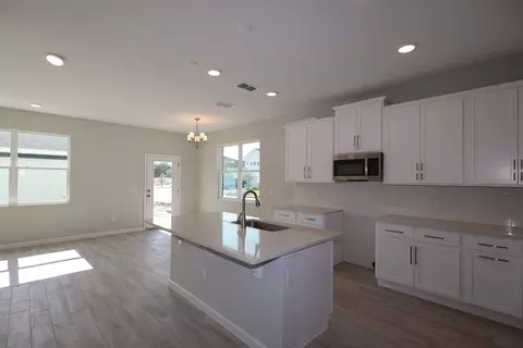 Kitchen - 1338 Mount Royal Dr, Saint Cloud, FL 34771 photo 5 of 8