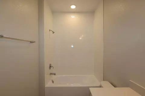 Bath - 1338 Mount Royal Dr, Saint Cloud, FL 34771 photo 4 of 6