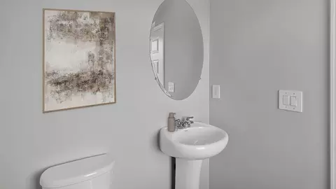 Bath - 29 Gulfstream Dr, Lagrange, GA 30241 photo 3 of 5