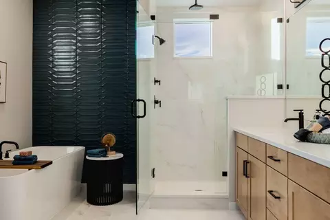 Bath - 20761 E 57th Ave, Aurora, CO 80019 photo 4 of 4