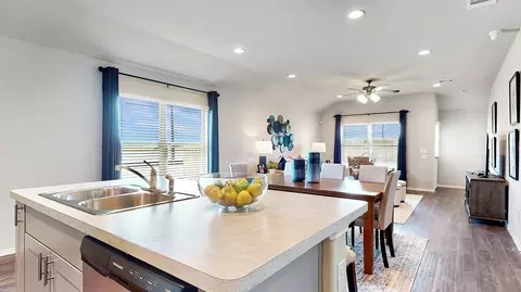 Kitchen - 1121 Saddle Dr, Guthrie, OK 73044 photo 3 of 6