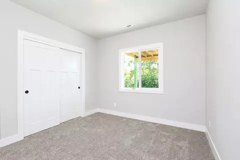 Bedroom - White Oak Ln, Granger, IA 50109 photo 5 of 6