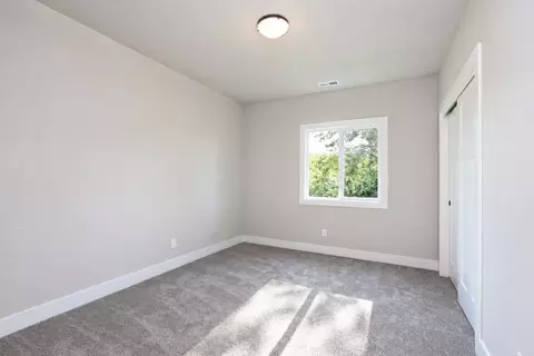 Bedroom - White Oak Ln, Granger, IA 50109 photo 6 of 6