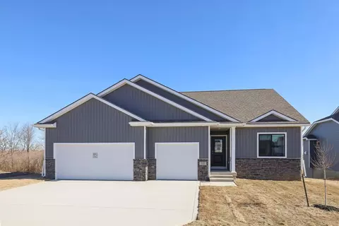 White Oak Ln, Granger, IA 50109