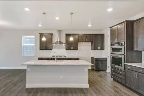 Kitchen - 957 Andrews Crest Dr, Berthoud, CO 80513 photo 2 of 2