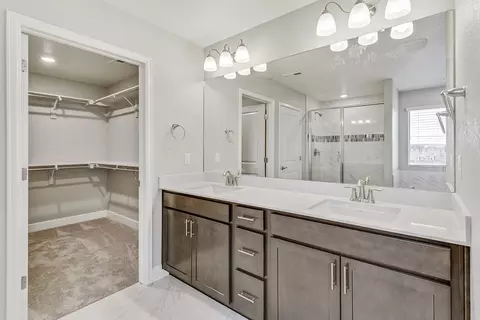 Bath - 957 Andrews Crest Dr, Berthoud, CO 80513 photo 3 of 5