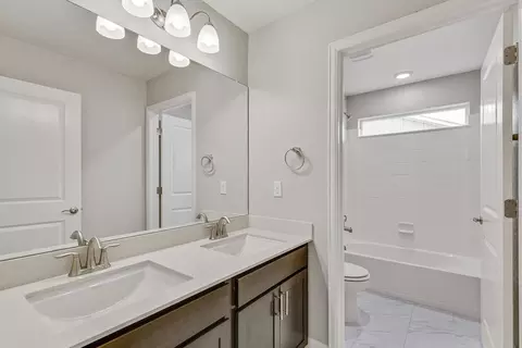 Bath - 957 Andrews Crest Dr, Berthoud, CO 80513 photo 5 of 5