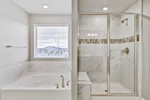 Bath - 957 Andrews Crest Dr, Berthoud, CO 80513 photo 4 of 5