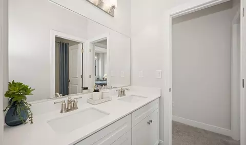 Bath - 107 E Windsor Dr, Gilbert, AZ 85296 photo 6 of 7