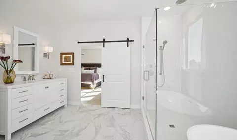 Bath - 107 E Windsor Dr, Gilbert, AZ 85296 photo 3 of 7