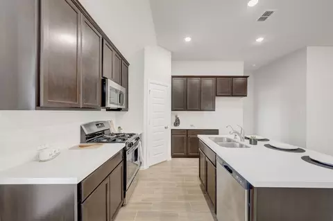 Kitchen - 7304 Poplar Dr, Argyle, TX 76226 photo 2 of 6