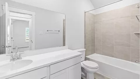 Bath - 201 Verdin Ave, Kyle, TX 78640 photo 2 of 5