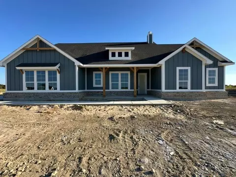 180 Horizon Rd, Valley View, TX 76272